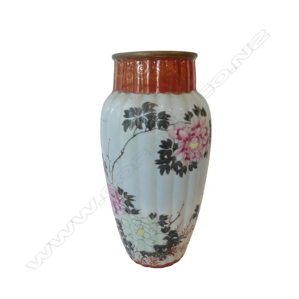 ORIENTAL VASE w. FLORAL / SPIDERWEB DECORATION H.300mm Image 1++