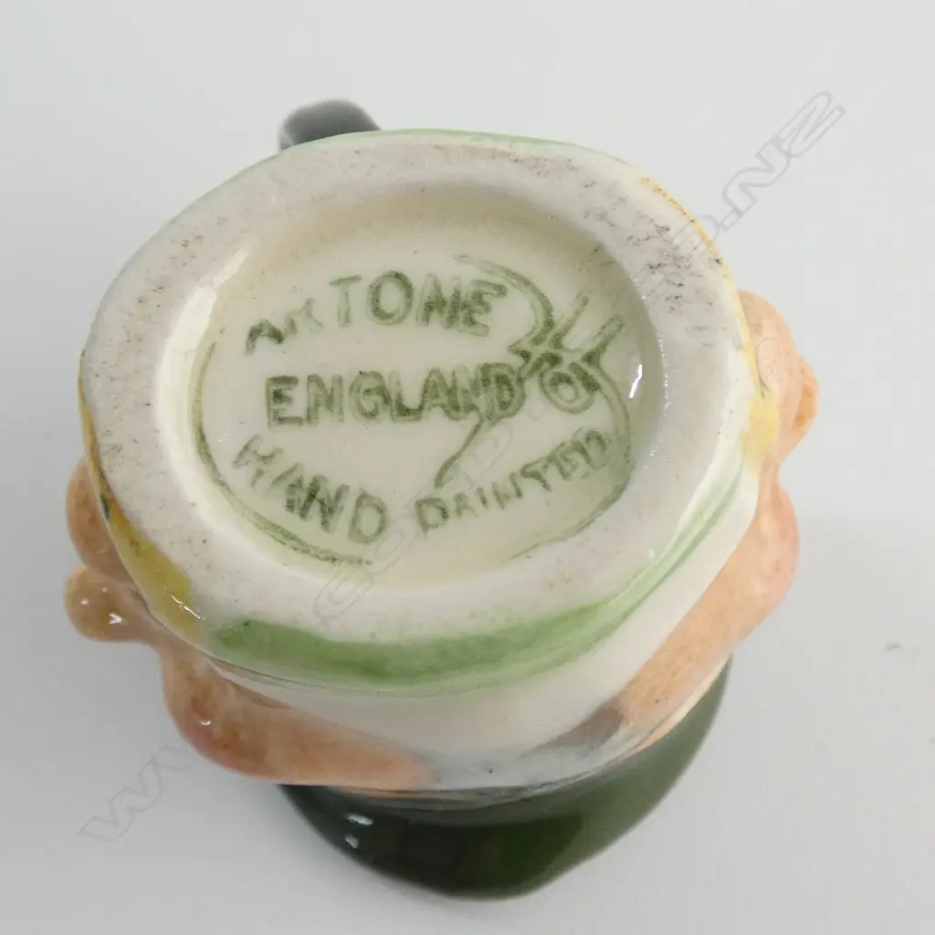 6 MINIATURE ENGLISH CHINA CHARACTER/TOBY JUGS Image 1++