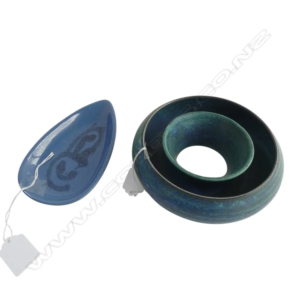 2 PCS NZ STUDIO POTTERY Image 1++