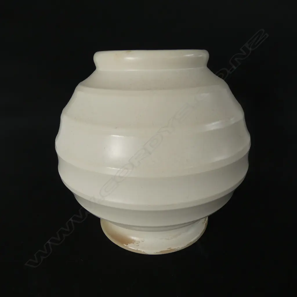 Crown Lynn Ernest Sufflebotham mid sized hand potted vase, Image 1++