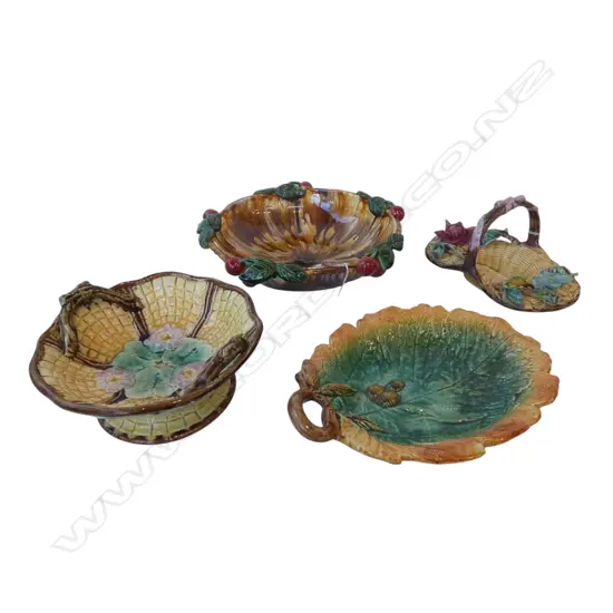 4 PCES OF MAJOLICA faults Dia.330mm