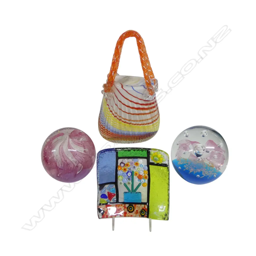 ART GLASS HANDBAG + 2 GLASS PAPER WEIGHTS + MURANO GLASS PIN DISH Image 1++
