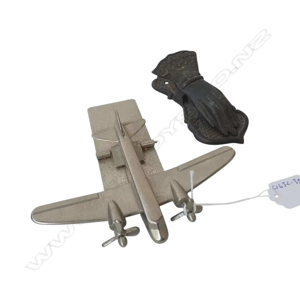 TWO VINTAGE PAPER CLIPS Image 1++