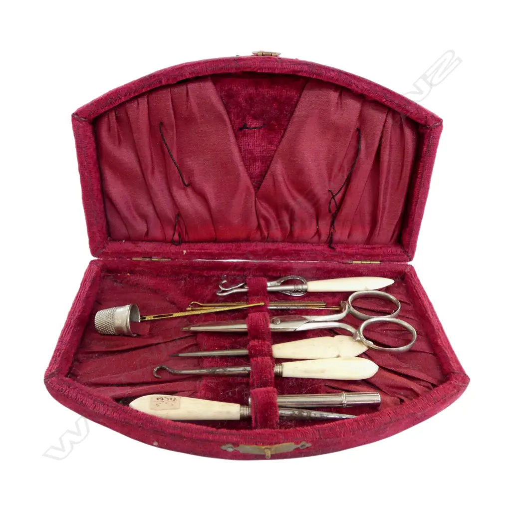 ANTIQUE RED VELVET SEWING KIT WITH FITTED INTERIOR W.180mm Image 1++