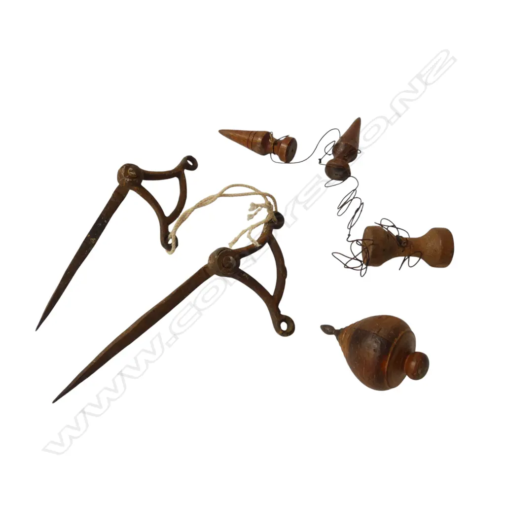 ANTIQUE GARDENER’S STRING LINE, TREEN BOWLS MEASURE & SPIN TOP Image 1++