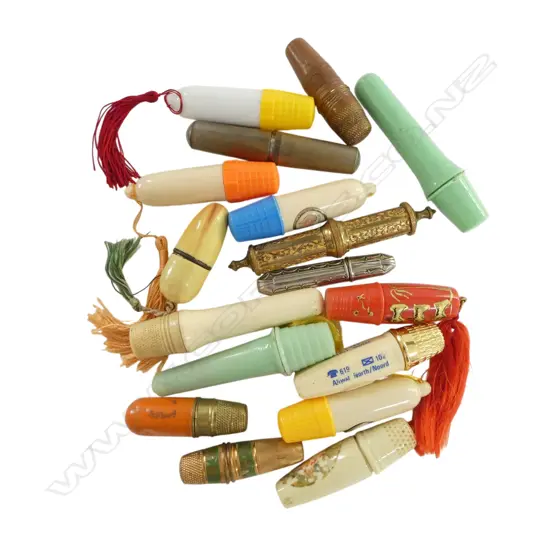 BASKET OF BAKELITE AND METAL NEEDLE CASES