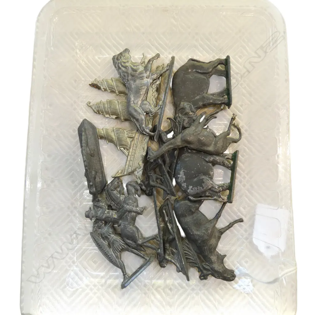 12 VINTAGE LEAD TOYS – FUN HO! ETC – ANIMALS, COWBOY & INDIANS Image 1++