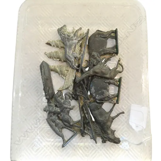 12 VINTAGE LEAD TOYS – FUN HO! ETC – ANIMALS, COWBOY & INDIANS