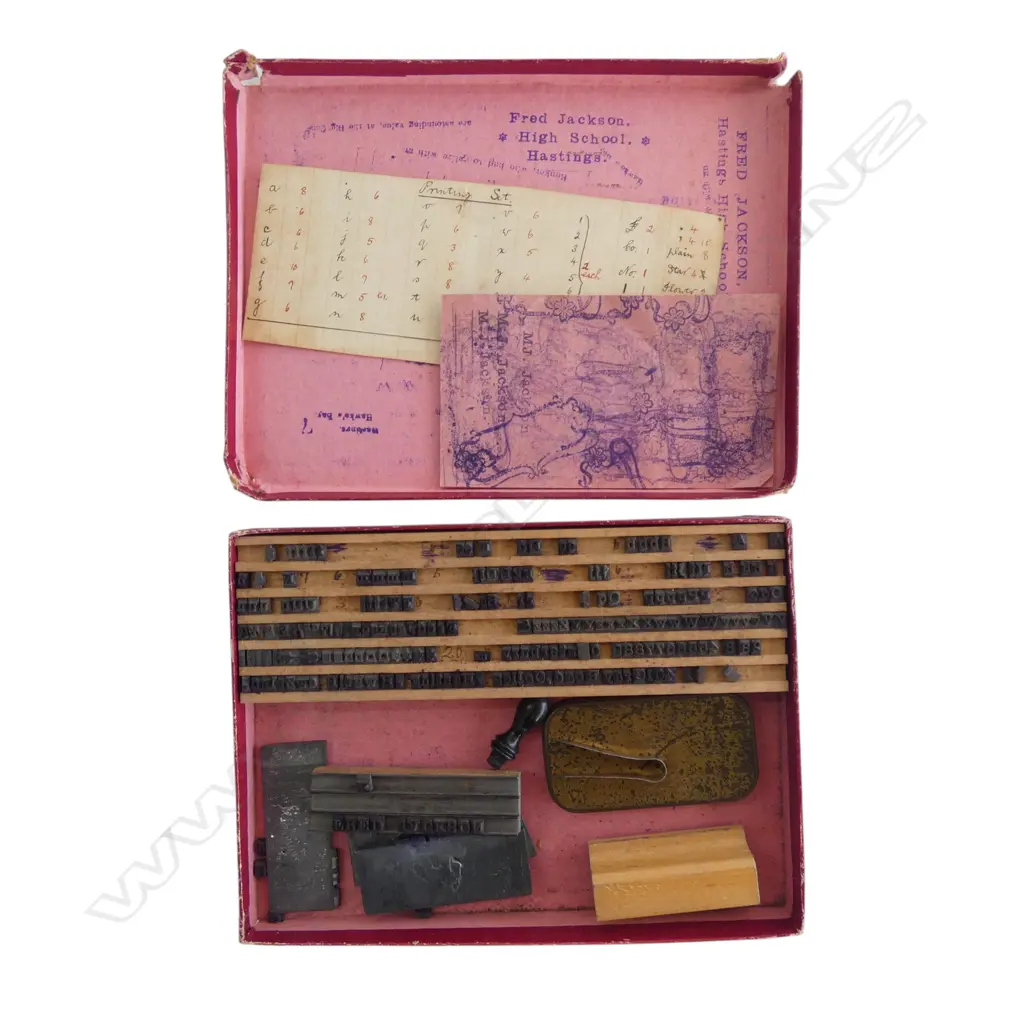VINTAGE BOXED PRINTING OUTFIT No. 120A with letters, stamps, etc Image 1++