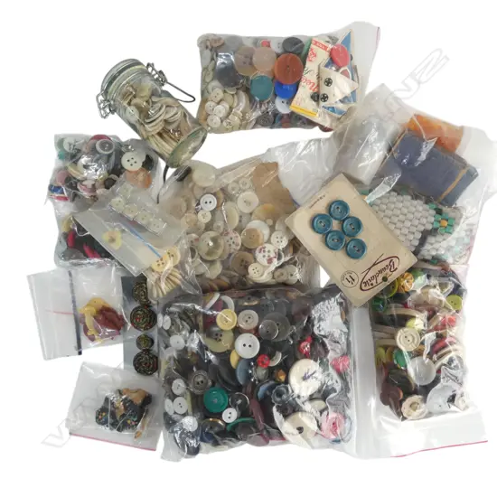 LARGE BAG OF VINTAGE BUTTONS