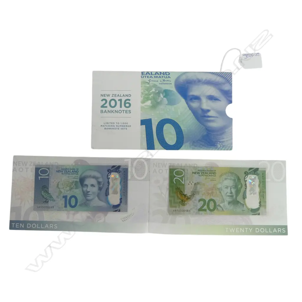 N.Z. 2016 MATCHED NUMBER BANKNOTE SET AA16000583 Image 1++