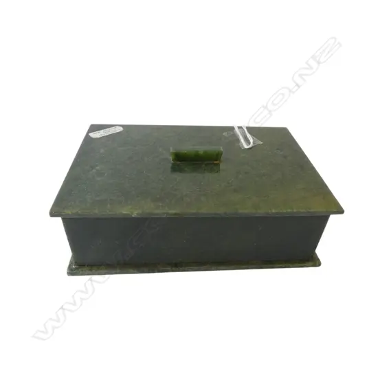 NEW ZEALAND POUNAMU LIDDED BOX labelled 'jade' 145 x 95 x 5mm