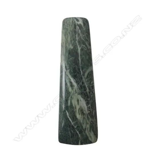 POUNAMU TOKI (ADZE) tapered form. Pale veined inclusions. L.155mm