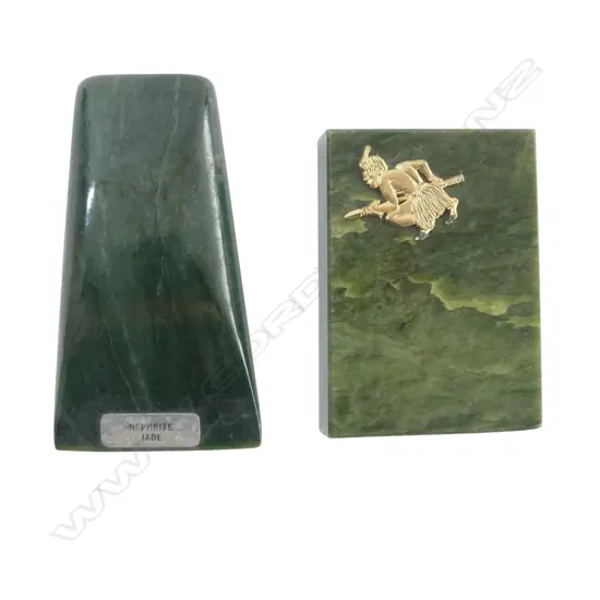 2 NEW ZEALAND POUNAMU items: paper weight w gilt warrior + toki (adze) w label. L.90mm.