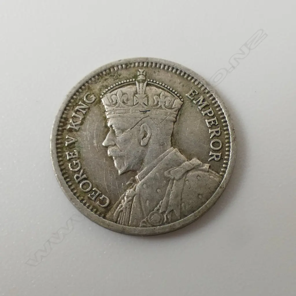 1935 NEW ZEALAND 3d COIN Image 1++