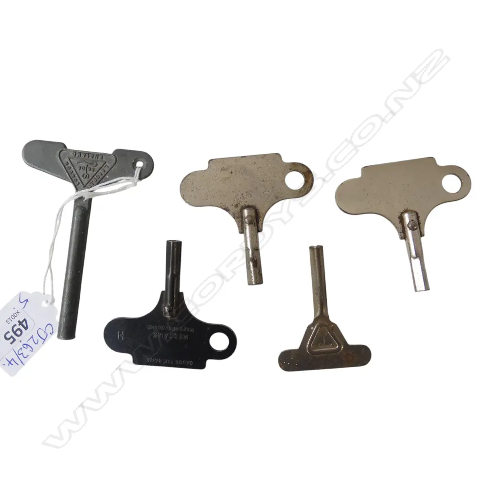 5 TOY KEYS; 3 MECCANO, 2 TRI-ANG Image 1++