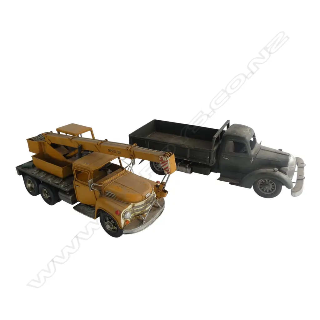 2 VINTAGE TRUCKS L.460mm Image 1++