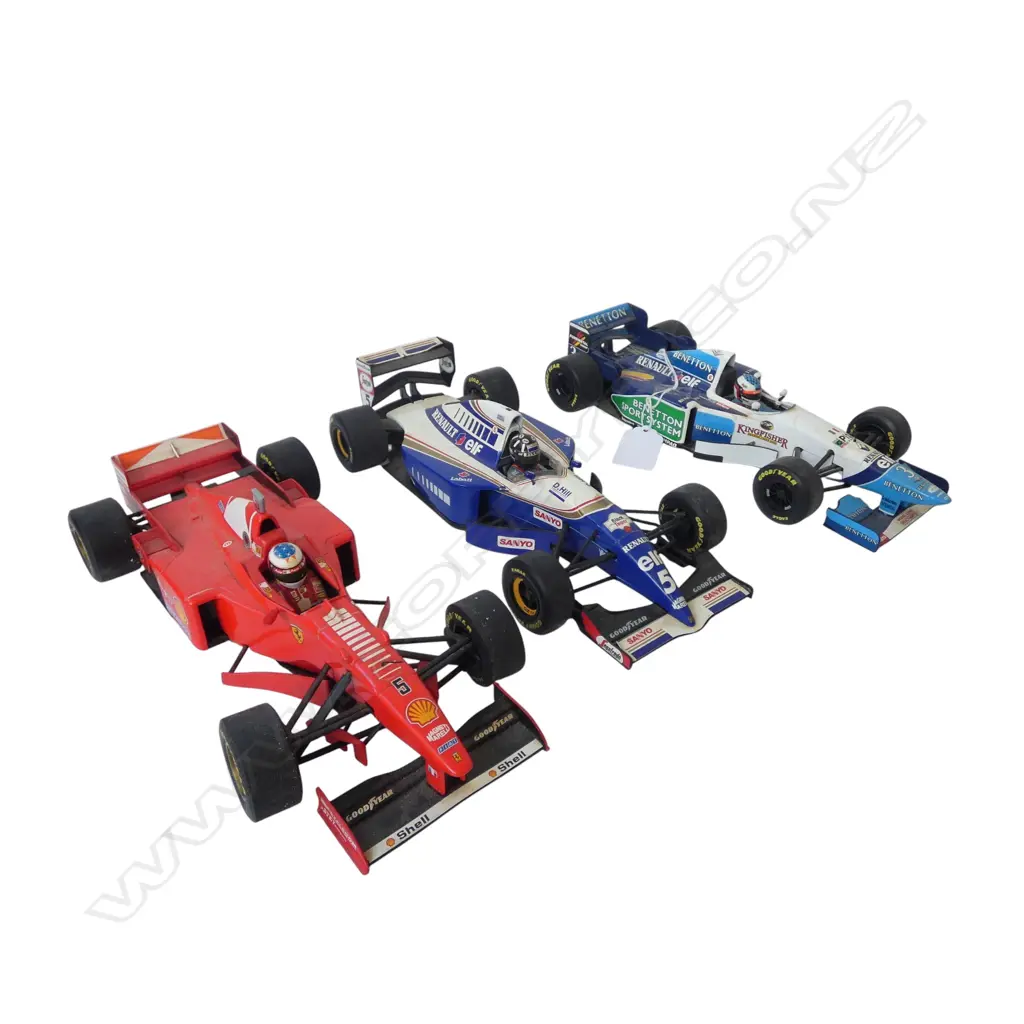 3 VINTAGE DIECAST formula 1 RACE CARS: Renault Damian Hill + Benetton etc. L.245mm Image 1++