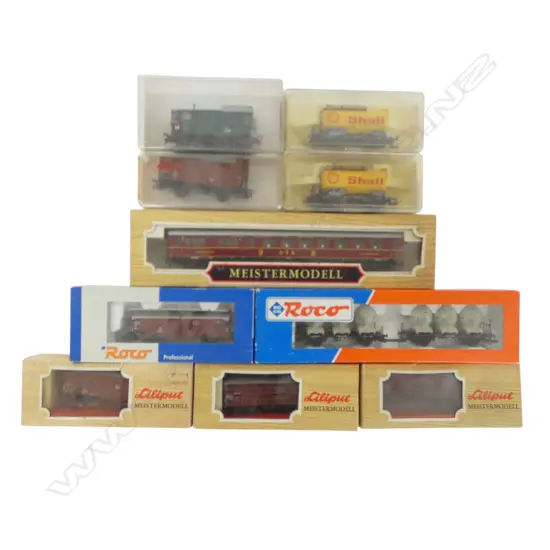 10 BOXED ASST. HO MODEL CARRIAGES 