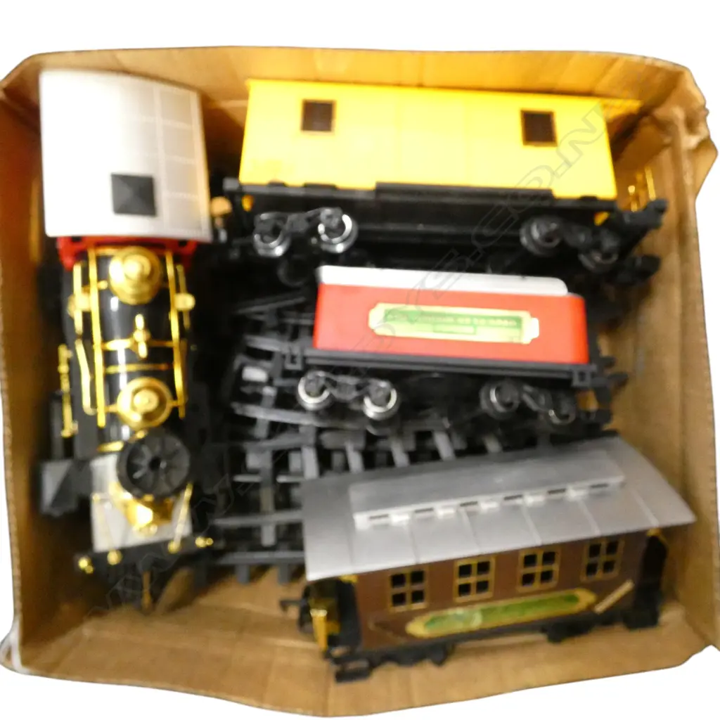 'AMERICAN CLASSIC EXPRESS' TRAIN, CARRIAGES & TRACK Image 1++