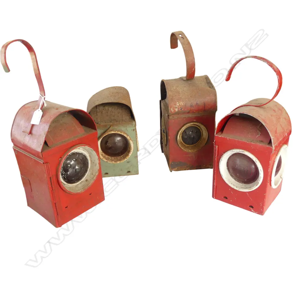 4 VINTAGE LANTERNS  Image 1++