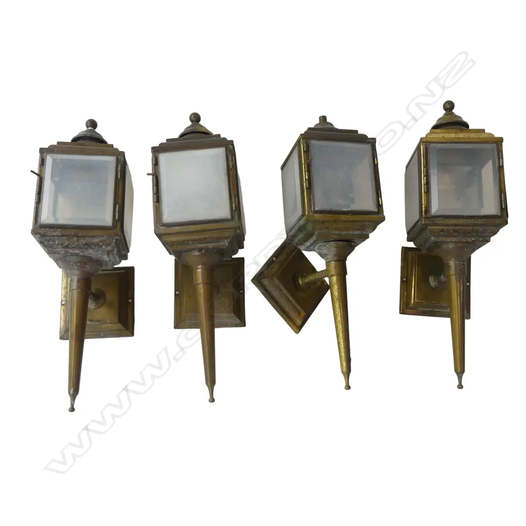4 BRASS CARRIAGE LAMPS  Image 1++