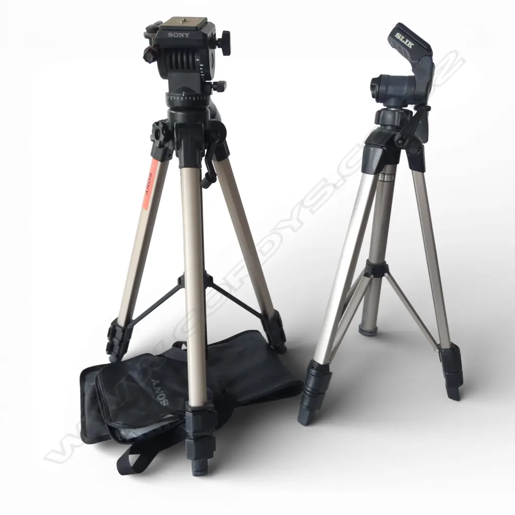 2 TRIPODS; SONY VCT-87ORM / SILK U800 Image 1++