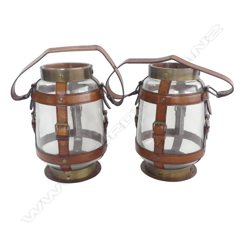 PR GLASS VASES IN LEATHER & METAL CASE H.280mm Image 1++