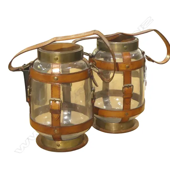 PR GLASS VASES IN LEATHER & METAL CASE H.280mm