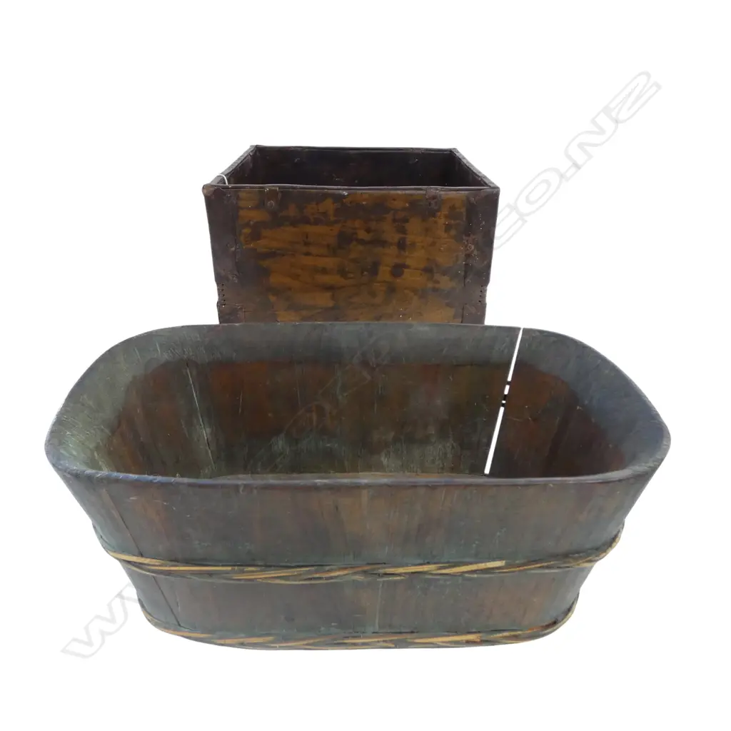 ANTIQUE METAL BOUND BOX 265x265x70mm + SMALL TROUGH W.305mm Image 1++