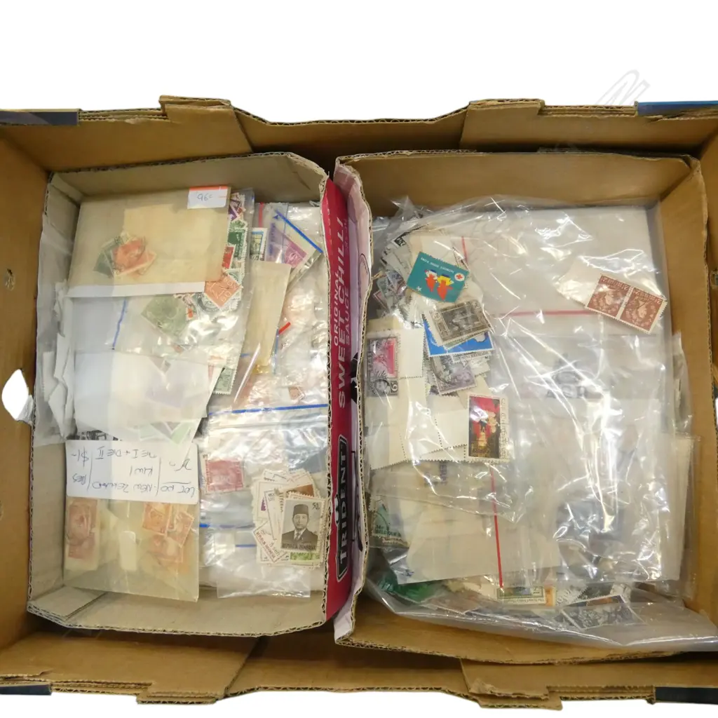 ASST. WORLD STAMPS Image 1++