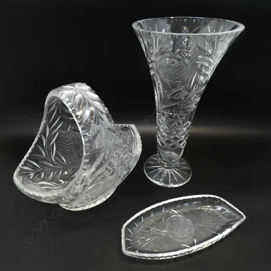 CRYSTAL VASE, BASKET & DISH chip H.215mm Image 1++