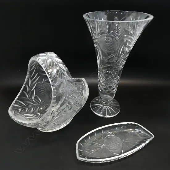 CRYSTAL VASE, BASKET & DISH chip H.215mm