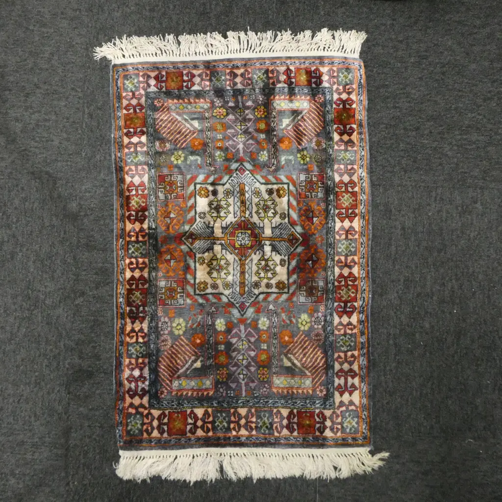 HAND KNOTTED SILK RUG 800x515mm Image 1++