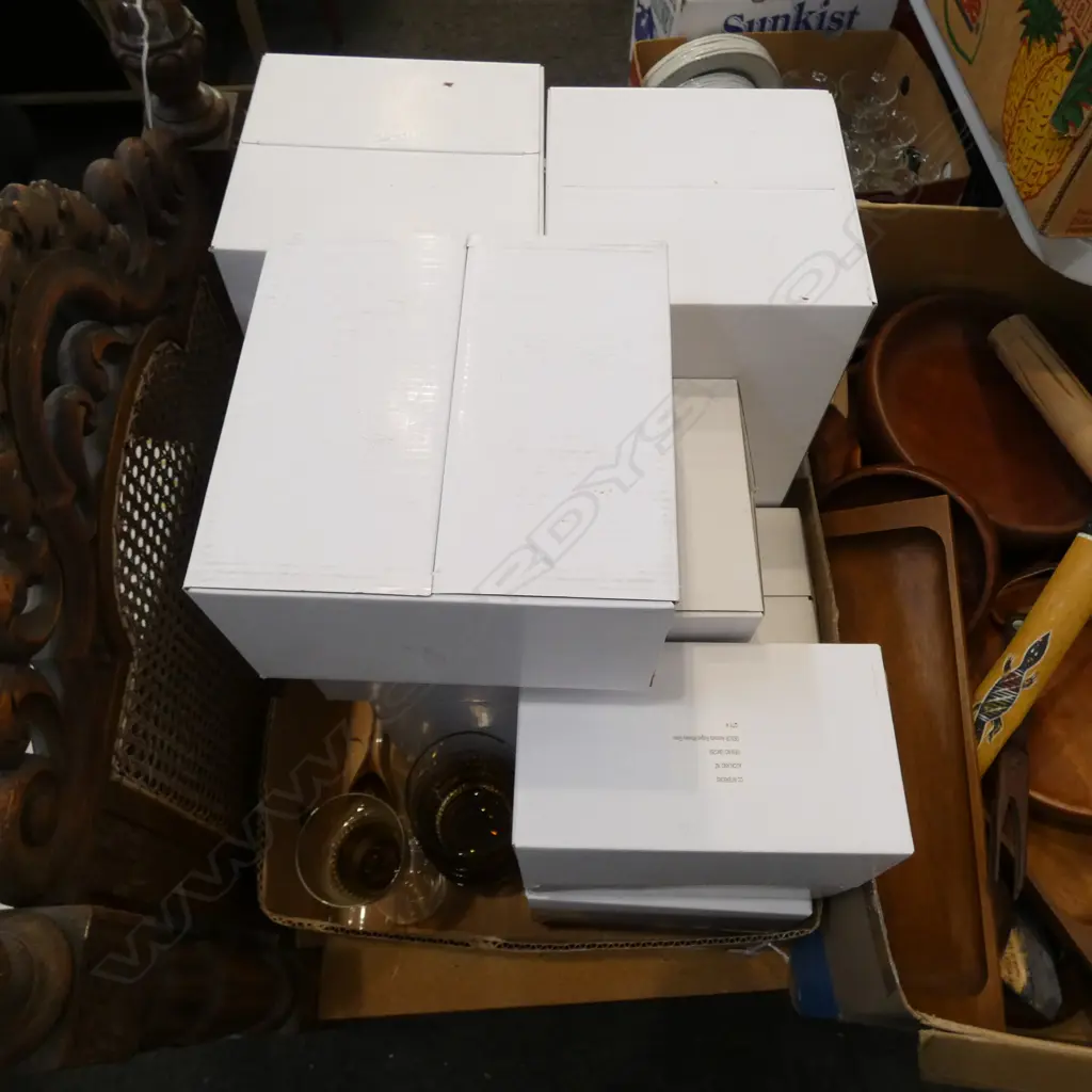 ASST. AMBERETTA RIDGED GLASSES champagne, whiskey & wine Image 1++