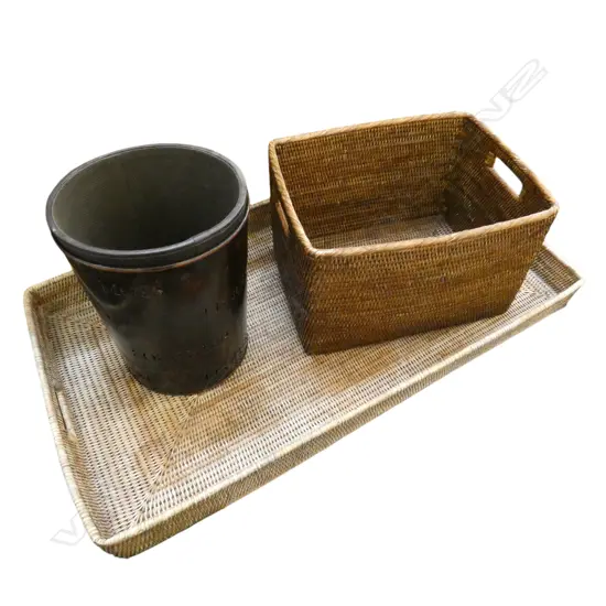 WOVEN BASKET & TRAY W.910mm + MOTS LIVRES COURRIER