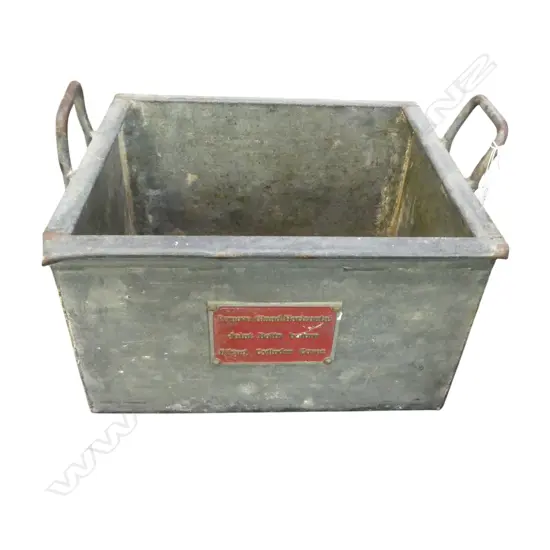 HEAVY METAL BASKET plaque reads 'remove giand horizontal join bolts before lifting cylinder cover' 480x380mm