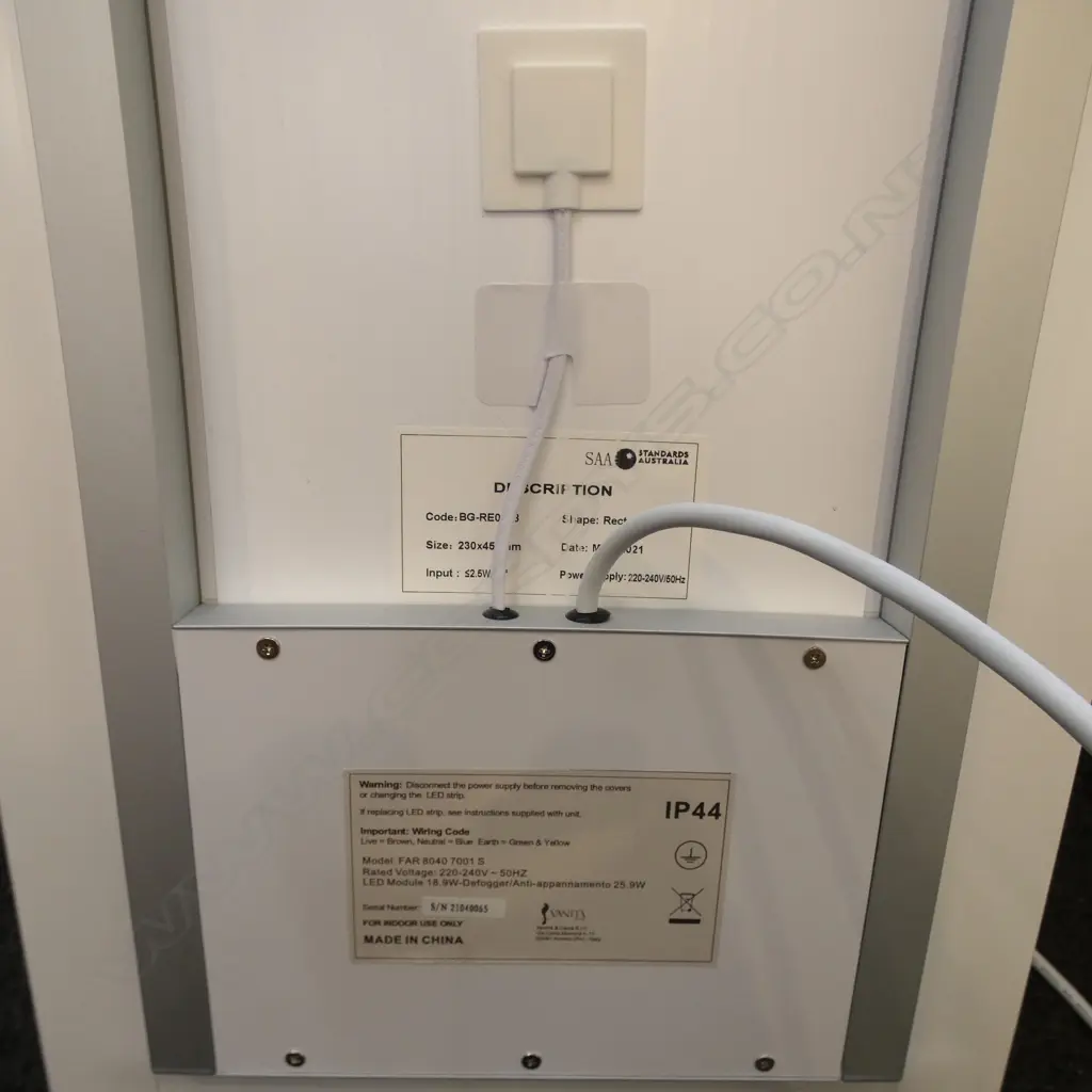 Vanita & Casa LED Bathroom Mirror 400x800 (New w Packaging & instructions) Image 1++