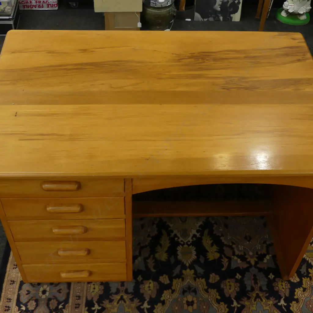 RIMU PEDESTAL DESK 1150x730x760mm Image 1++