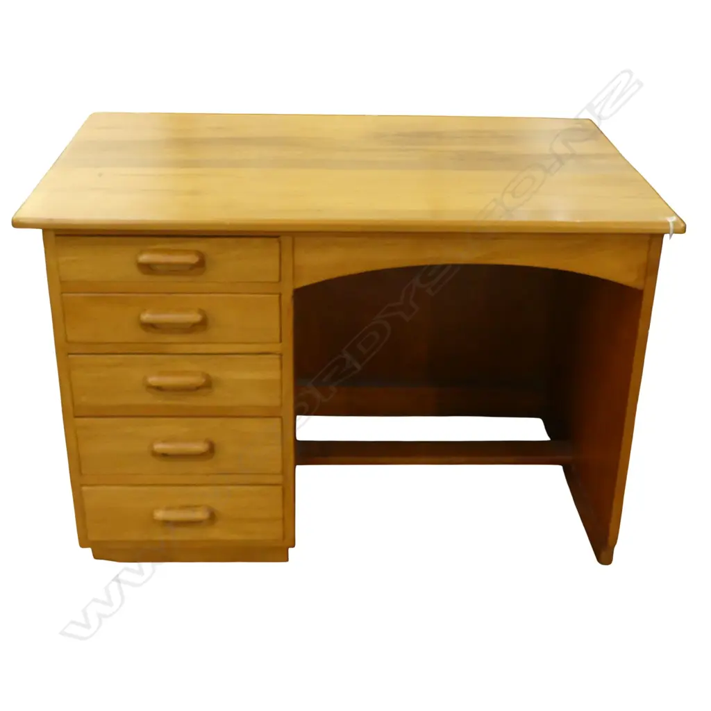 RIMU PEDESTAL DESK 1150x730x760mm Image 1++