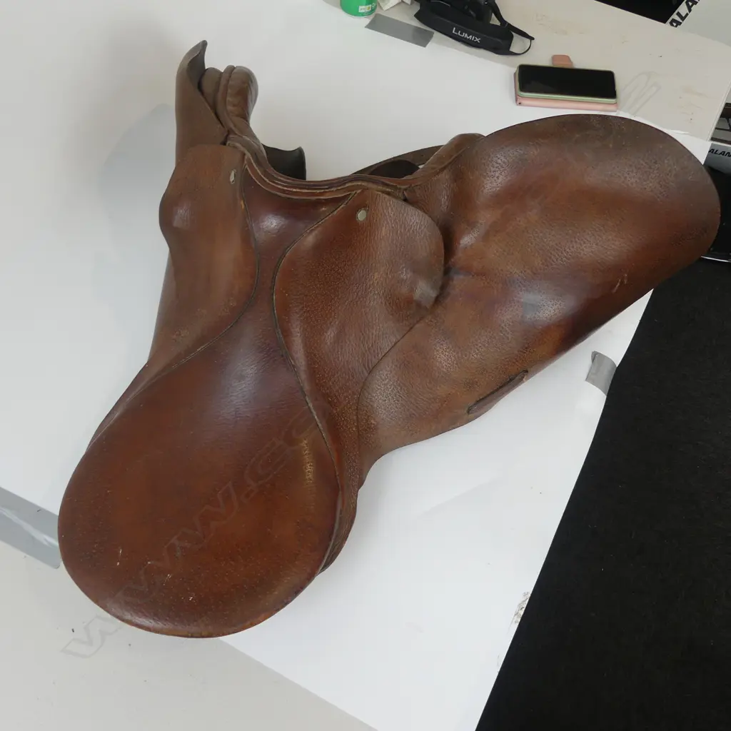 LEATHER HORSE SADDLE Image 1++