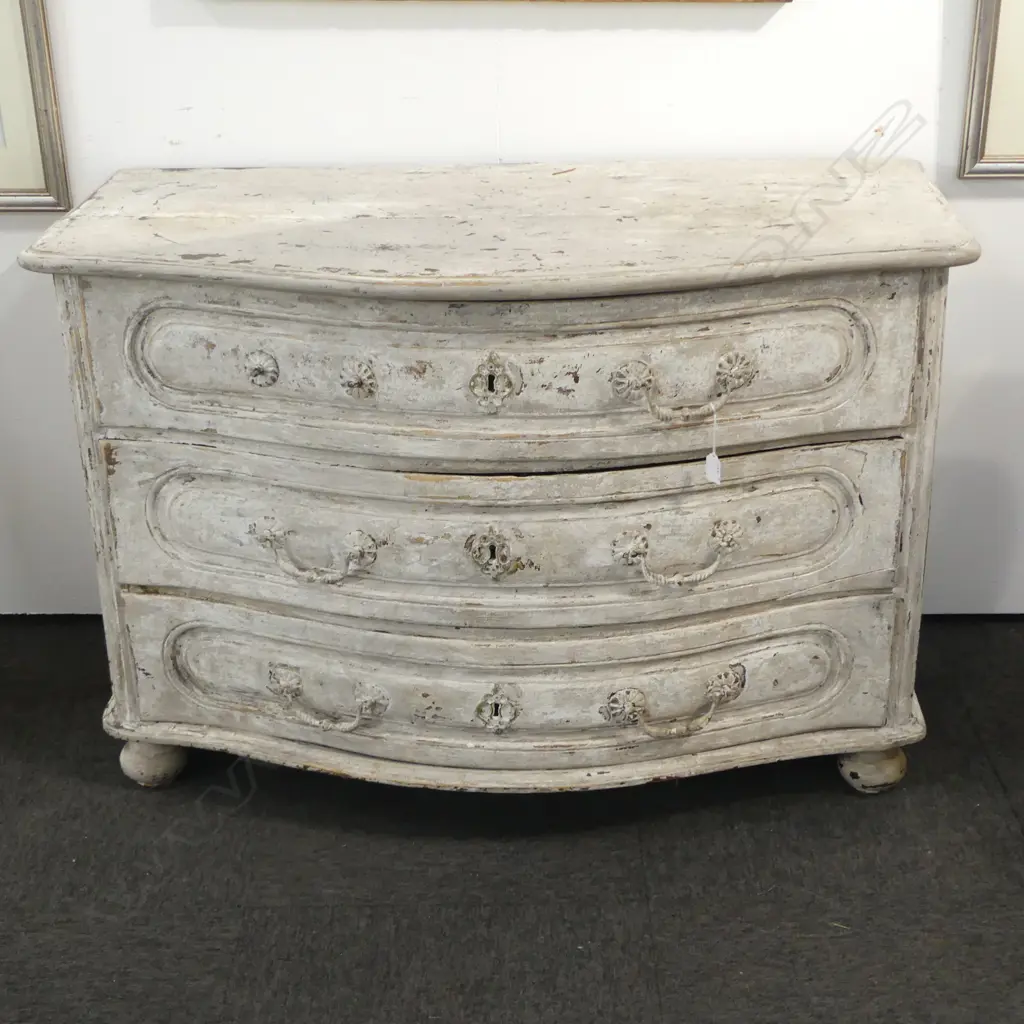 DISTRESSED BOW FRONT CHEST OF DRAWERS 1150x580x770mm Image 1++