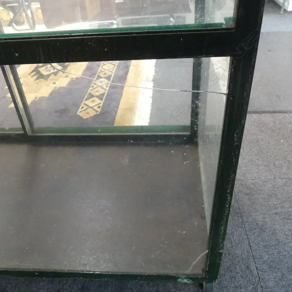 LG FRENCH METAL & GLASS DISPLAY CABINET 1100x485x1975mm crack in glass Image 1++