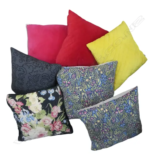 7 CUSHIONS W.450mm