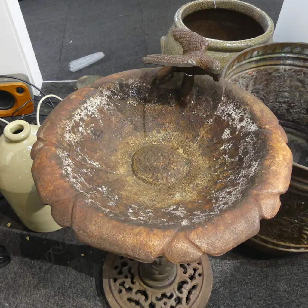CAST IRON BIRD BATH H.570mm Image 1++