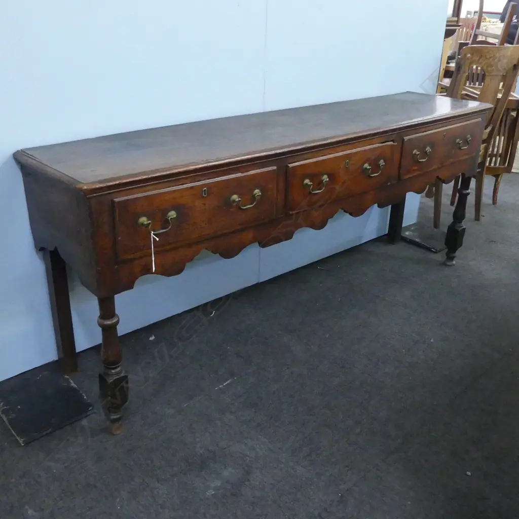 GEORGIAN MAHOGANY DRESSER BASE Image 1++