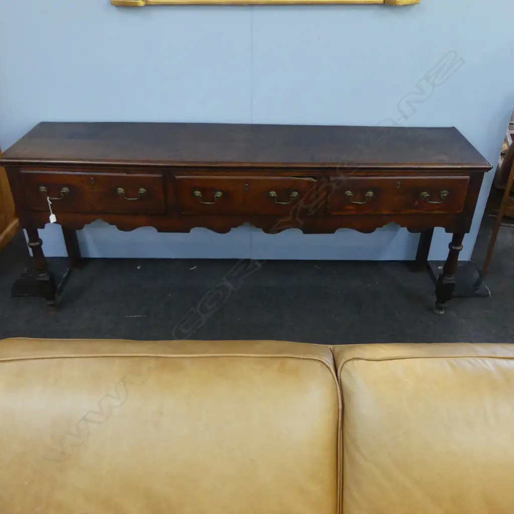 GEORGIAN MAHOGANY DRESSER BASE Image 1++