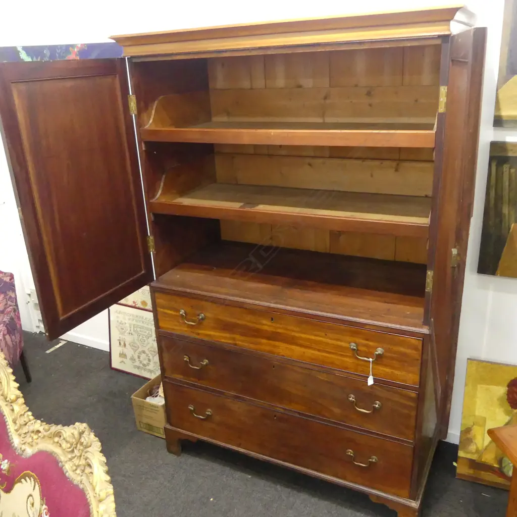 ANTIQUE LINEN PRESS 1220x600x1970mm Image 1++