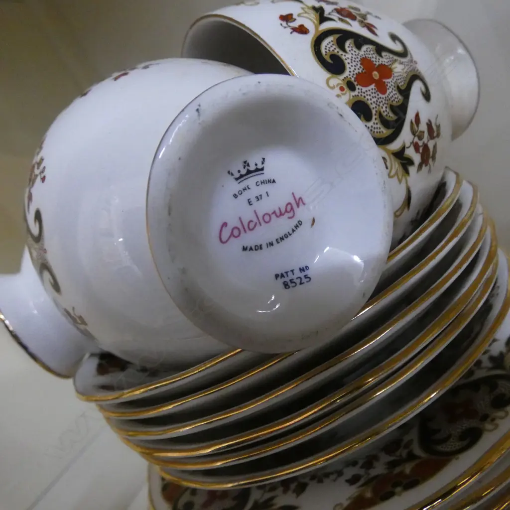 ENGLISH COLCOUGH BONE CHINA DINNER & TEA SERVICE: 6 dinner plates, 7 luncheon plates, 4 dessert bowls + 6 cups 1 broken+ Image 1++