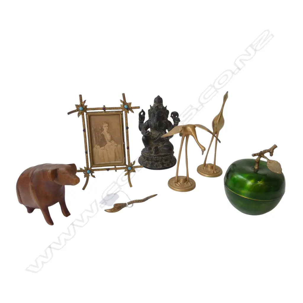 7 ITEMS; GANESHA, 2 BIRDS, PHOTO FRAME, BOTTLE OPENER, APPLE CANDLE, WOODEN PIG Image 1++